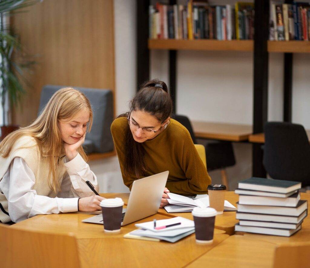 consultant-reseaux-sociaux-1024x887 Agence Stratégie Social Média